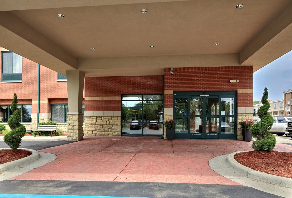 Comfort Suites Canton - Detroit Buitenkant foto