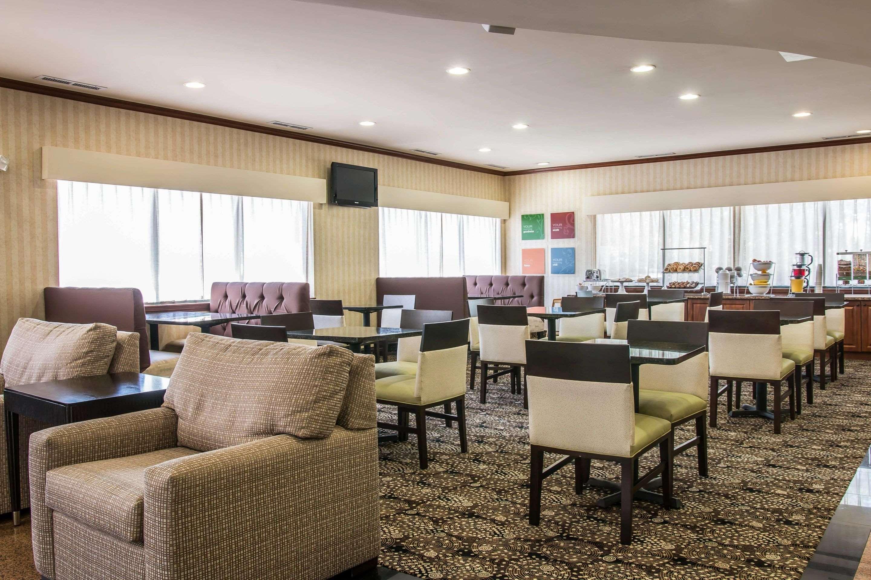 Comfort Suites Canton - Detroit Buitenkant foto