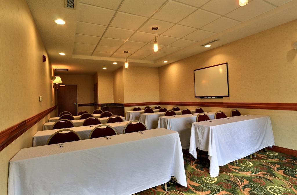 Comfort Suites Canton - Detroit Buitenkant foto