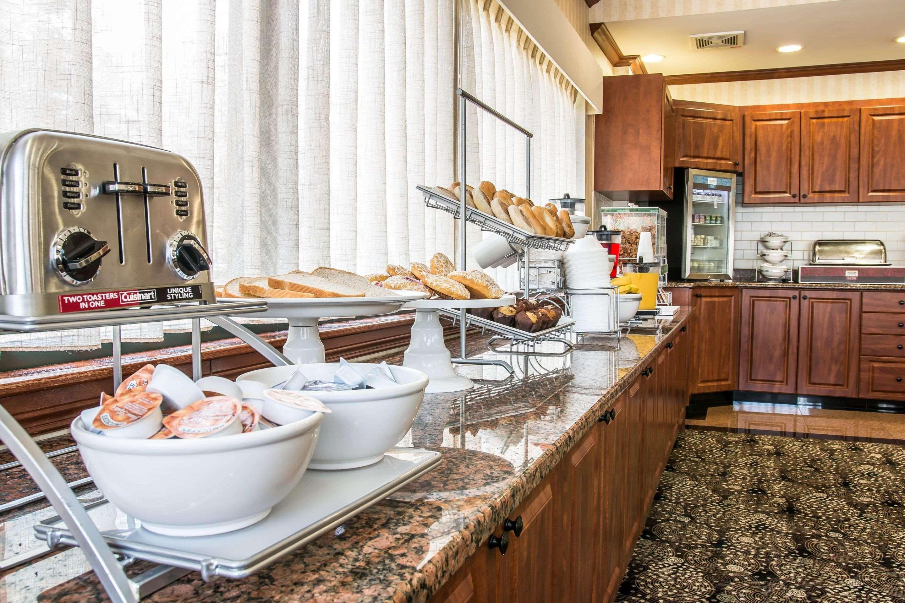 Comfort Suites Canton - Detroit Buitenkant foto