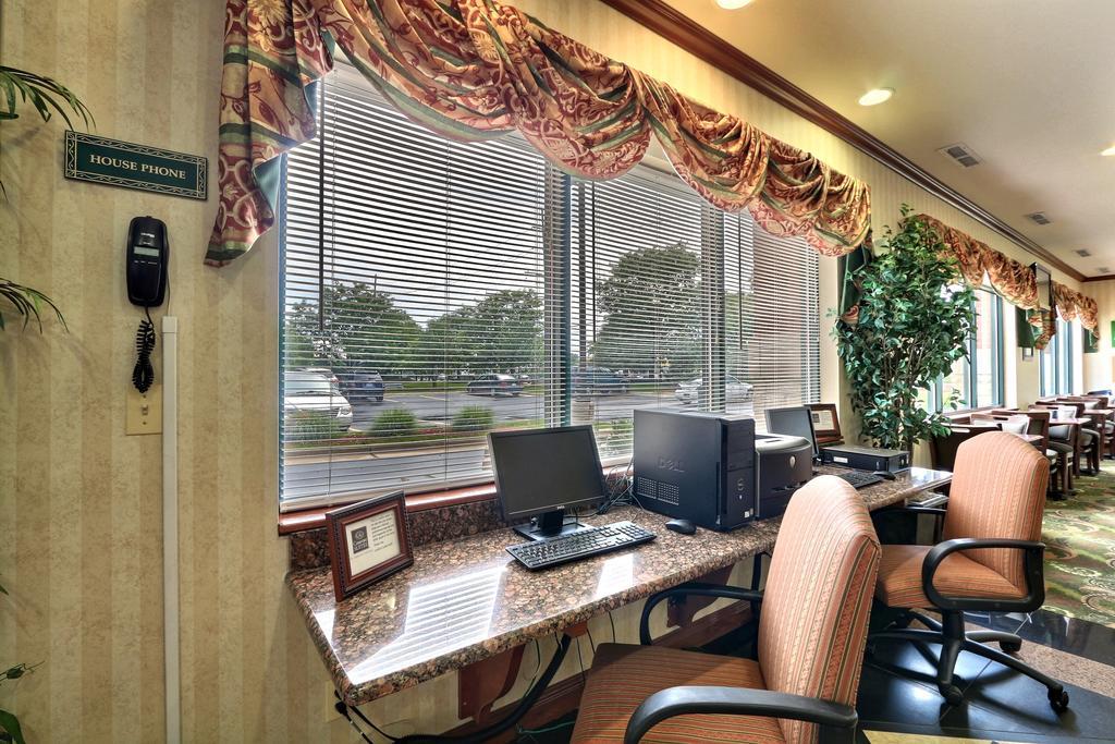 Comfort Suites Canton - Detroit Buitenkant foto