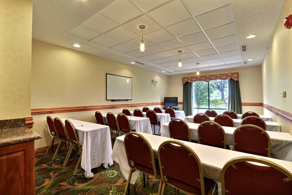 Comfort Suites Canton - Detroit Buitenkant foto