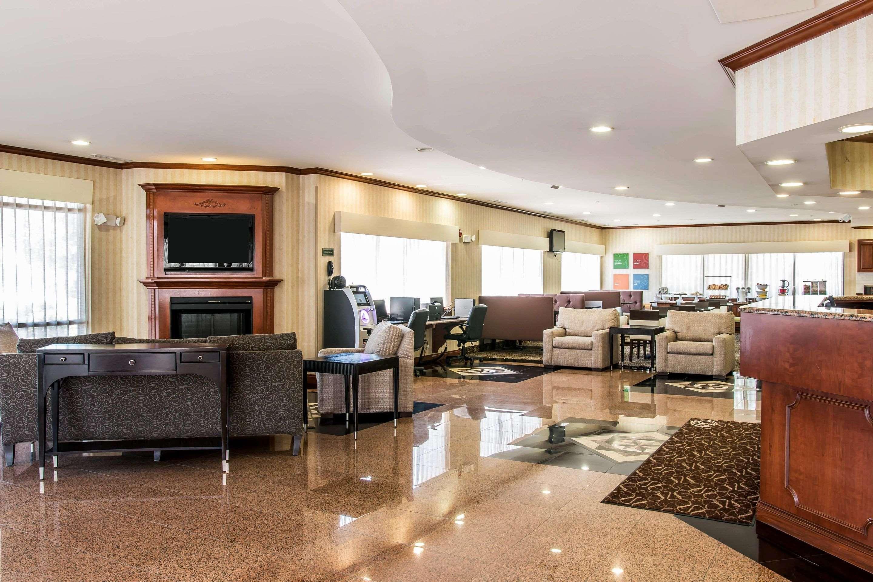 Comfort Suites Canton - Detroit Buitenkant foto