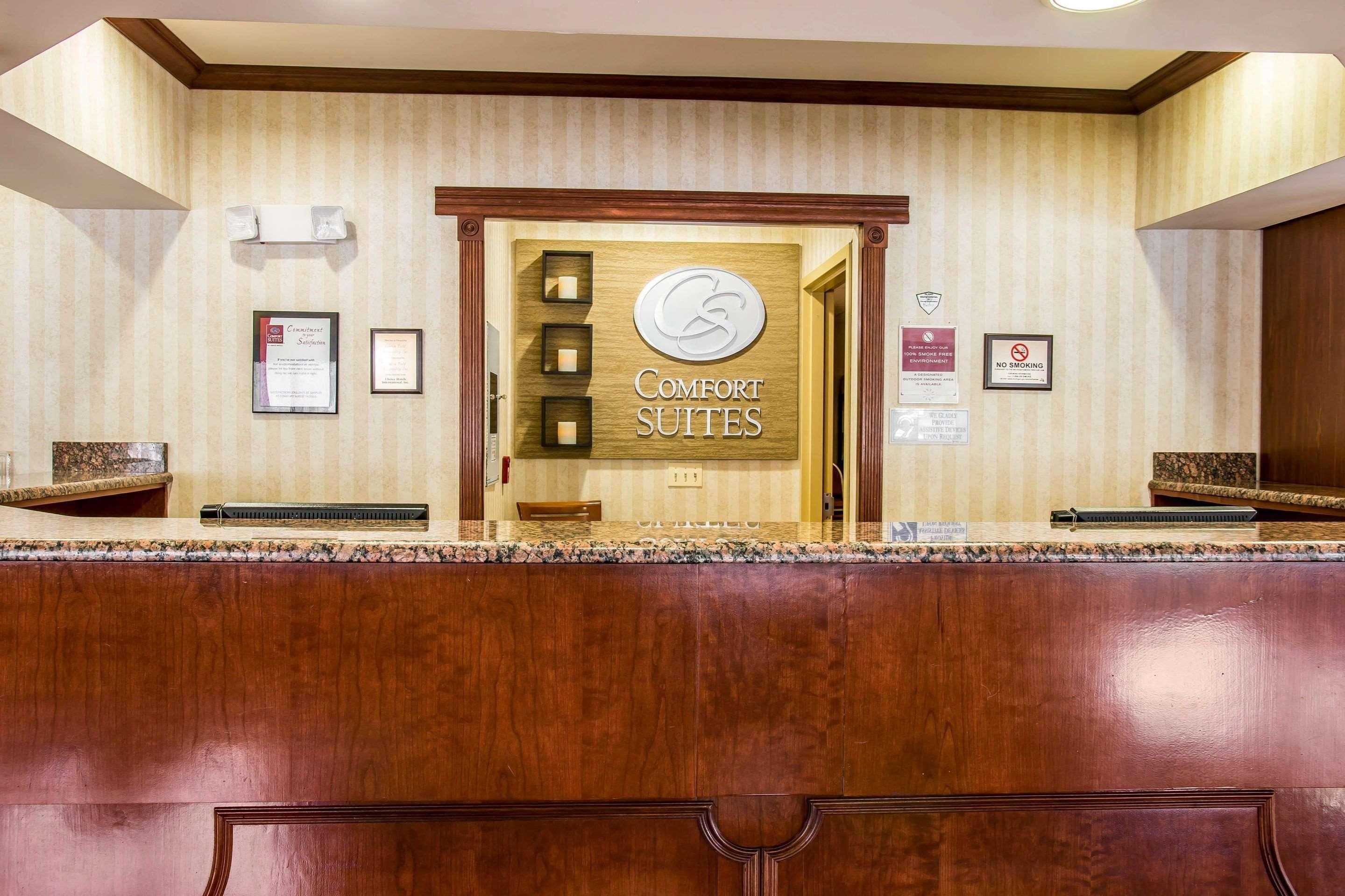 Comfort Suites Canton - Detroit Buitenkant foto