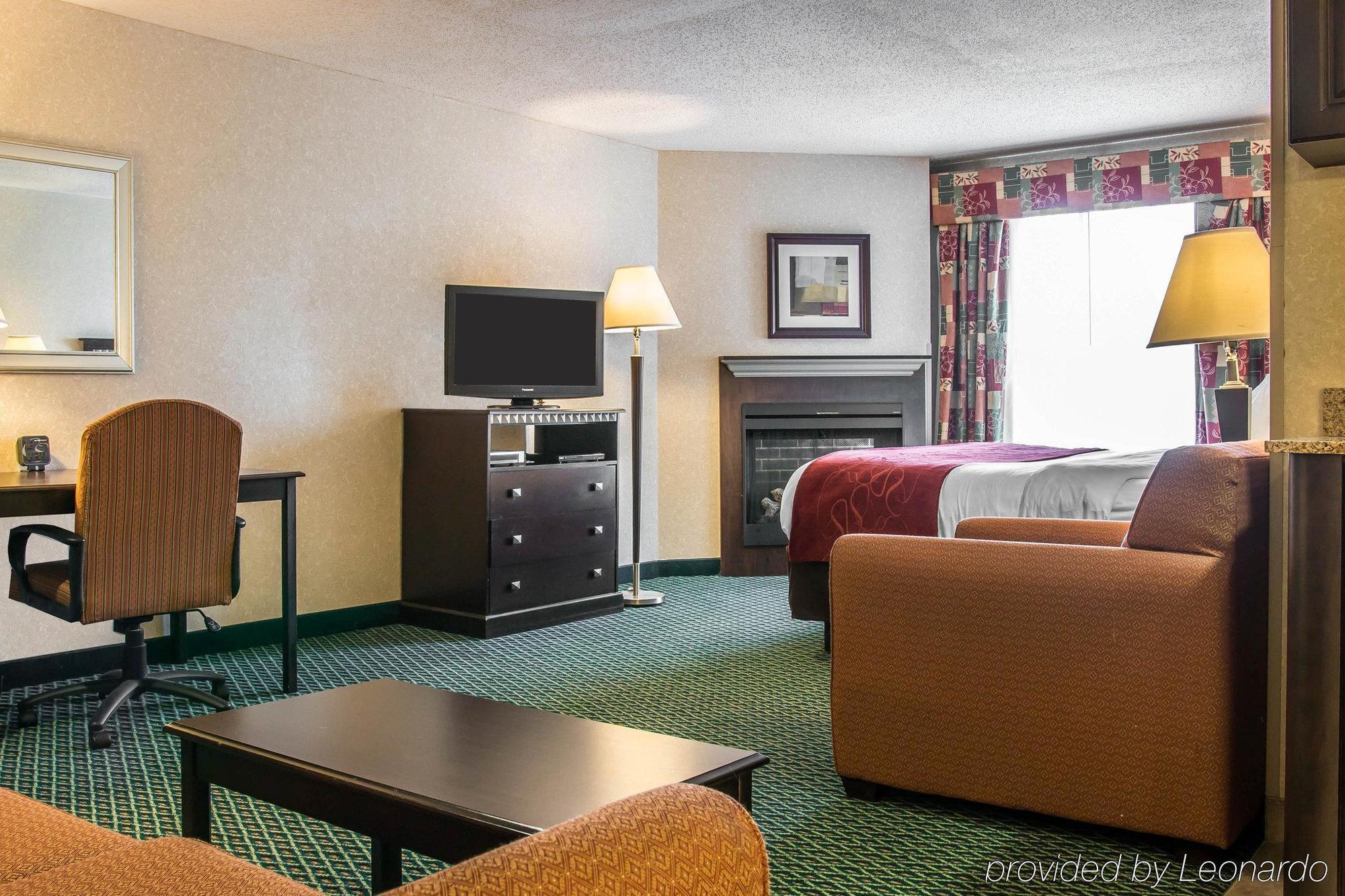 Comfort Suites Canton - Detroit Buitenkant foto