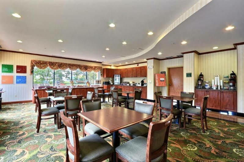 Comfort Suites Canton - Detroit Buitenkant foto
